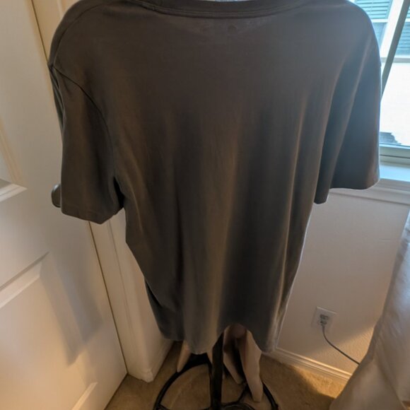 Banana Republic Men's Tee - Picture 3 of 5